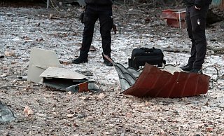 Trümmerteile einer abgeschossenen Kamikaze-Drohne im Schewtschenkiwski-Bezirk von Kiew. - Ukrinform/dpa