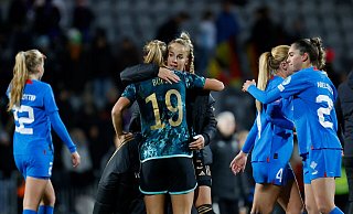 Giulia Gwinn (hinten) und Klara Bühl sicherten den DFB-Sieg auf Island. - Brynjar Gunnarsson/dpa