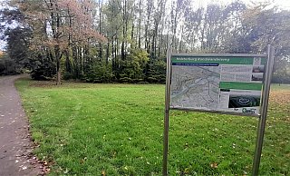 Hier nahe des Parkplatzes an der Diemelaue und am Rundwanderweg Holsterburg soll Platz für 10 bis 15 Wohnmobile entstehen. - Simone Flörke