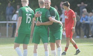 Jubel bei den Fußballern des FSC Rheda: Gegen den SC Peckeloh gelingt der erste Liga-Sieg.?Foto: Dennis Bleck - Dennis Bleck