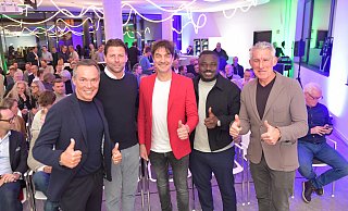 V.l.: Thomas Hagedorn, Roman Weidenfeller, Matze Knop, Gerald Asamoah und Mirko Slomka. - sport/presse/foto Dünhölter