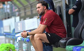 Trainer Julian Hesse und der FC Gütersloh bekommen es am Feiertag mit dem SC Wiedenbrück zu tun - ab 18 Uhr rollt im Heidewald der Ball. - sport/presse/foto Dünhölter