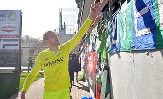Torwart Jarno Peters und der FC Gütersloh müssen am Samstag in Düren auf einen Teil ihres treusten Fan-Anhangs verzichten. - sport/presse/foto Dünhölter