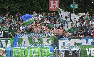 Die Anhänger des FC Gütersloh, hier im letzten Saisonspiel 2024/2025 gegen den Wuppertaler SV, blicken bereits gespannt auf das DFB-Pokal-Duell des Regionalligisten gegen Erstligist Union Berlin. Der Vorverkauf läuft bestens. - sport/presse/foto Dünhölter