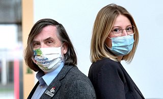 Beide neu im Amt: Güterslohs Bürgermeister Norbert Morkes, BfGT, und Steinhagens Bürgermeisterin Sarah Süß, SPD erzählen im Interview, wie sie die ersten Wochen in ihrer Kommune erlebten und warum das Alter für sie keine Rolle spielt. - Andreas Frücht