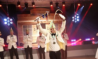 Zwischen Mitternacht und 1 Uhr in der Frühe stand es fest: Alexander Hannibal ist neuer Karnevalsprinz der Emmerstadt. - Madita Schellenberg