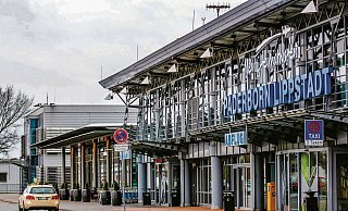 Am Flughafen Paderborn-Lippstadt soll es ab Mai ein Autokino geben. - Jens Reddeker