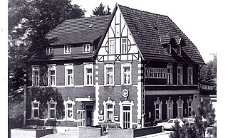 Das Bahnhofs-Hotel war Jahrzehnte lang die Anlaufstelle in der Eisenbahner-Gemeinde. - Repro Koch