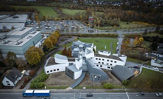 Das Energie Forum Innovation (EFI) an der Mindener Straße in Bad Oeynhausen sieht aus, als hätte ein Riese seine Bauklötze hier verstreut. - Thorsten Ulonska