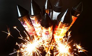 Auch im Kreis Gütersloh ist abseits vom klassischen Feuerwerk zum Jahreswechsel erneut viel los. - picture alliance / dpa