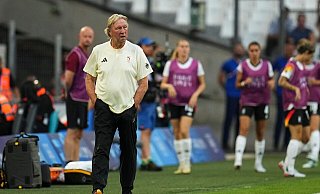Sieht USA und Spanien als Goldfavoriten: Bundestrainer Horst Hrubesch - Daniel Cole/AP/dpa