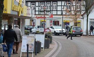 Mitten am Tag versuchte der Räuber der Frau den Korb samt Geldbörse zu entreißen. - Joern Spreen-Ledebur