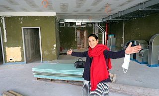 Sevinc Ceber ist guten Mutes, bald wieder ihr Eiscafé eröffnen zu können. - Frank-Michael Kiel-Steinkamp