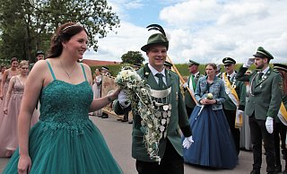 Der prächtige Umzug durch die Ortschaft war der Höhepunkt des Löwendorfer Schützenfestes mit dem Regentenpaar Lukas Welling und Leonie Tappe. - David Schellenberg