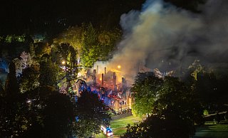 Das ehemalige Jagdschloss der Familie Thurn und Taxis brannte vollständig ab. Die Hintergründe sind noch unklar. (Archivfoto) - Lars Haubner/News5/dpa
