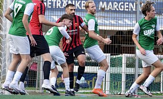 Die Dornberger Landesliga-Fußballer, hier in grün, sind am Sonntag gegen Brakel offensiv wie defensiv gefordert. - Peter Unger