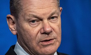 Bundeskanzler Olaf Scholz hat den Krieg in der Ukraine in den vergangenen Wochen auf Distanz gehalten - zumindest physisch. - Foto: Michael Kappeler/dpa