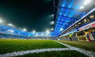 Seit der Rückrunde kommt die neue LED-Beleuchtung in der Home-Deluxe-Arena zum Einsatz. Im Heimspiel gegen Braunschweig soll nun gezeigt werden, was die neue Technik alles leisten kann. - Besim Mazhiqi