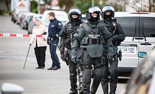 Am frühen Morgen kamen schwer gepanzerte SEK-Beamte der Polizei. - Christian Mathiesen