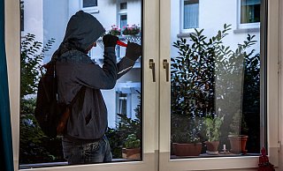 Einbrecher (Symbolbild). - MIK NRW / Jochen Tack