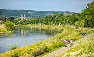 Der Weseradweg mit Blick auf Corvey. - Dominik Ketz