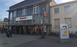Der Hauptbahnhof Paderborn soll bald durch einen Neubau ersetzt werden. - Birger Berbüsse