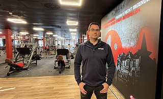Marco Weiß, Expansionsmanager von AI Fitness, begrüßte am Wochenende die ersten Kunden an der Kampstraße 20-22 in Gütersloh. - Matthias Gans