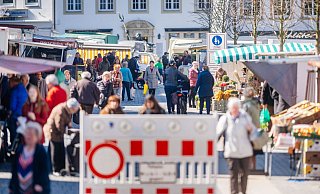 Die Wochenmarkt-Händler müssen zur Weihnachtsmarktzeit stets umziehen. In diesem Jahr sogar noch weiter. - Besim Mazhiqi