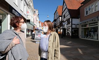 Seit dem 29. März gilt in der Lübbecker Innenstadt eine Maskenpflicht. Grund für die Verfügung der Kreises war der hohe Inzidenzwert der Kommune von über 200 Ende März. - Heike von Schulz