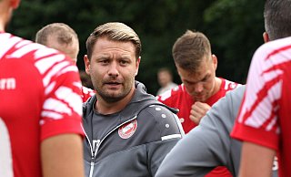 Daniel Halfar und sein FC RW Kirchlengern mussten trotz Überzahl ein sehr spätes Unentschieden hinnehmen. - Andreas Gerth
