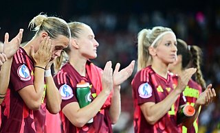 Frust nach dem 1:4: Klara Bühl, Janina Minge und Kathrin Hendrich (v.l.n.r.). - Sebastian Christoph Gollnow/dpa