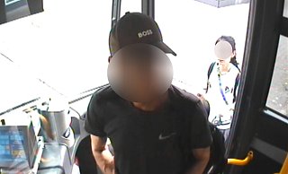 Am 18. Dezember 2024 hat die Polizei mit diesem, seinerzeit ungepixelten Foto für wenige Stunden nach einem Mann aus dem Kreis Gütersloh gefahndet, weil sie ihn für einen Sextäter hielt. Der 50-Jährige stellte sich am selben Tag. Jetzt kam raus: Er ist offenbar unschuldig und die Vorwürfe sind nur erfunden. - privat