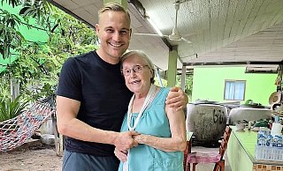 Der Gütersloher David Kerkmann besucht in Thailand seine dort lebende Oma Margarethe. - Privat