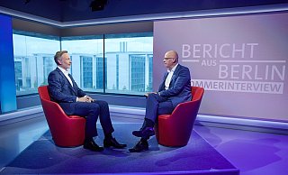 FDP-Chef Lindner sieht seine Partei in der Ampel als Korrektiv: Stellen uns einer Politik entgegen, die SPD und Grüne ohne uns machen würden. - Joerg Carstensen/dpa