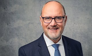 Johannes Schlütz (unabhängig) will Bürgermeister von Nieheim werden. Für die Zukunft möchte er die Stadt auf ein deutlich breiteres Fundament stellen. - Das Fotostudio