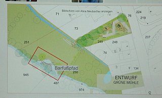 Eine Attraktion auf der 4.000 Quadratmeter großen Spielwiese zwischen Schelpe und altem Mühlengraben ist ein Barfußpfad. - Burkhard Battran