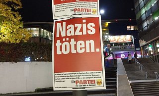 Dieses und andere strittige Plakate hatte „Die Partei" vor der Neonazi-Demo am 9. November aufgehängt. Foto: Die Partei - Die Partei