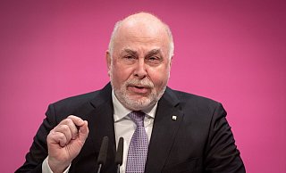 Ulrich Silberbach greift den stellvertretenden CDU-Vorsitzenden Carsten Linnemann verbal an. - Kay Nietfeld/dpa