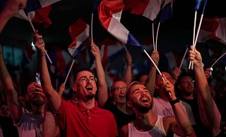 Anhänger des RN hoffen auf einen Regierungswechsel in Paris. - Thibault Camus/AP/dpa