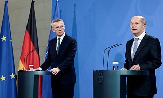 Bundeskanzler Olaf Scholz hat Nato-Generalsekretär Jens Stoltenberg (l) im Kanzleramt zu Gesprächen empfangen. - Foto: Hannibal Hanschke/Reuters-Pool/dpa