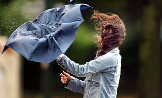 Am Mittwoch wird es ungemütlich in Gütersloh. Bis zum Abend ziehen teils kräftige Windböen auf. - Symbolfoto/picture alliance