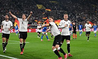 Kapitän Kimmich bejubelt sein Führungstor. - Federico Gambarini/dpa