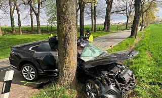 Der VW Arteon wurde beim Aufprall schwer deformiert. - Jens Reichenbach