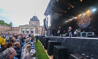 Die Fans von Barclay James Harvest befinden sich in eher gesetzterem Alter. Bei den Parklichtern scheiterte das von der Staatsbad GmbH verantwortete Programm. - Thorsten Gödecker