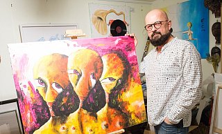 Adam Grimann arbeitet weiter regelmäßig in seinem Atelier. An die Einsamkeit dort ist er gewöhnt, ihm fehlen Ausstellungen und Austausch. - Ralf Bittner