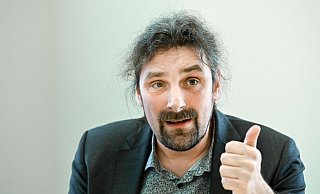 Christian Hummert, Forschungsdirektor der Agentur für Innovation in der Cybersicherheit, spricht während eines Interviews. - Heiko Rebsch/dpa