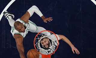 Maxi Kleber (r) hat mit dem Thema Nationalmannschaft abgeschlossen. - Julio Cortez/AP/dpa