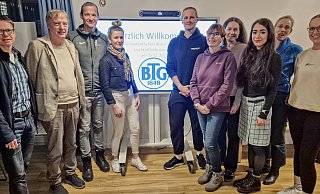Der neue Abteilungsvorstand der BTG-Leichtathleten mit Christoph Schneider (v. l.), Detlef Wiechmann, Matthäus Gruben, Lina Diekhof, Philip Henze, Katja Kohn, Mirja Brüning, Daria Büttner, Antje Schröder und Bente Froderman. - Gunnar Feicht