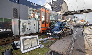 An der Beckhausstraße kracht es immer wieder - häufiger auch zwischen Auto und Stadtbahn. - Oliver Krato