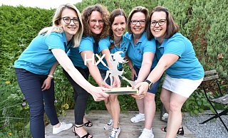 Geimpft, getestet, gesund aber vor allem verhext: Wanda Rau (Schatzmeisterin, v. l.), Christine Timmermann (neue Beisitzerin), Simone Kube (neue Vorsitzende), Verena Hermanns (neue Beisitzerin) sowie Diana Freytag (neuestellvertretende Vorsitzende) - Thomas Kube